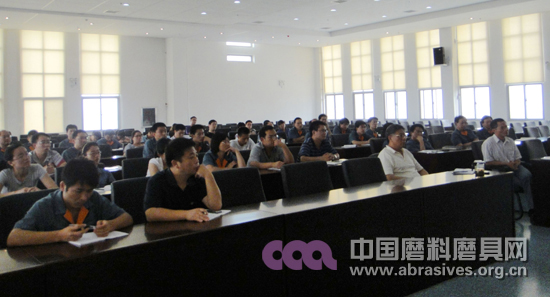 鄭州三磨研究所舉辦“科技人生”主題報告會 會議現(xiàn)場